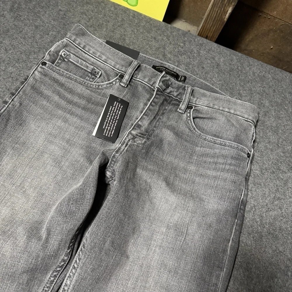 Banana Republic Men's Straight Fit‎ Size 28x28 Rapid Movement Stretch Denim New